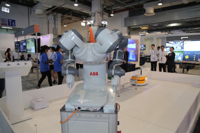 ABB’s two-armed collaborative robot at Huawei Connect