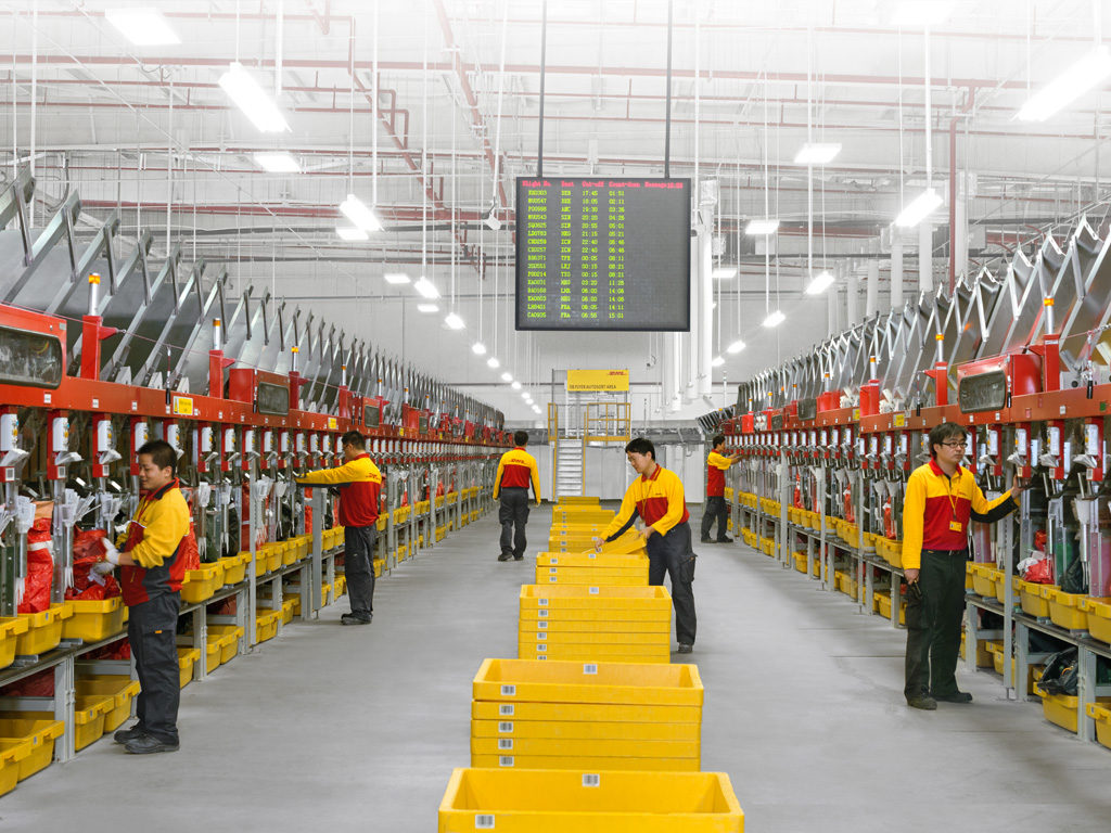 dhl warehouse workers