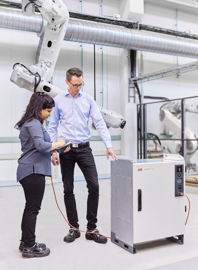 professionel gå på arbejde Moske ABB expands robot controller range with two new OmniCore products