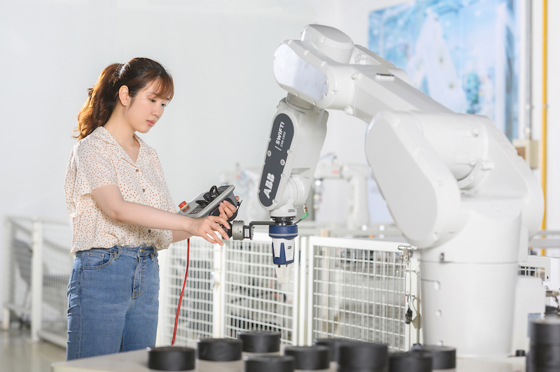 ABB launches new industrial collaborative robot
