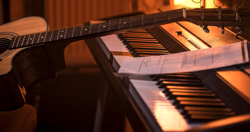Piano vs Guitar: Which One is Right for You?