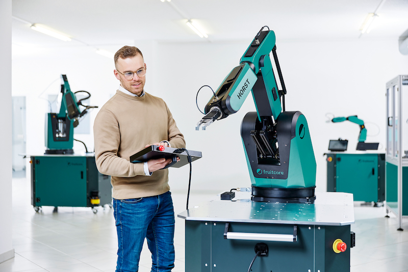 fruitcore unveils new ‘all-rounder’ industrial robotic arm