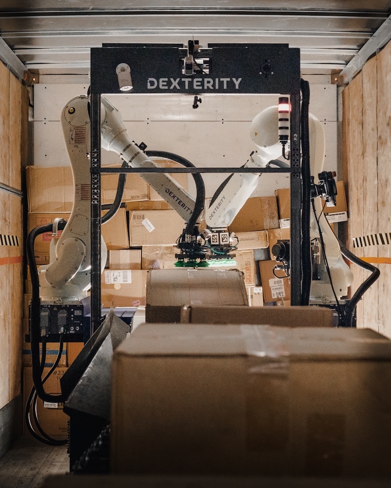 Dexterity AI and FedEx unveil ‘first-of-its-kind’ robotics trailer loading technology