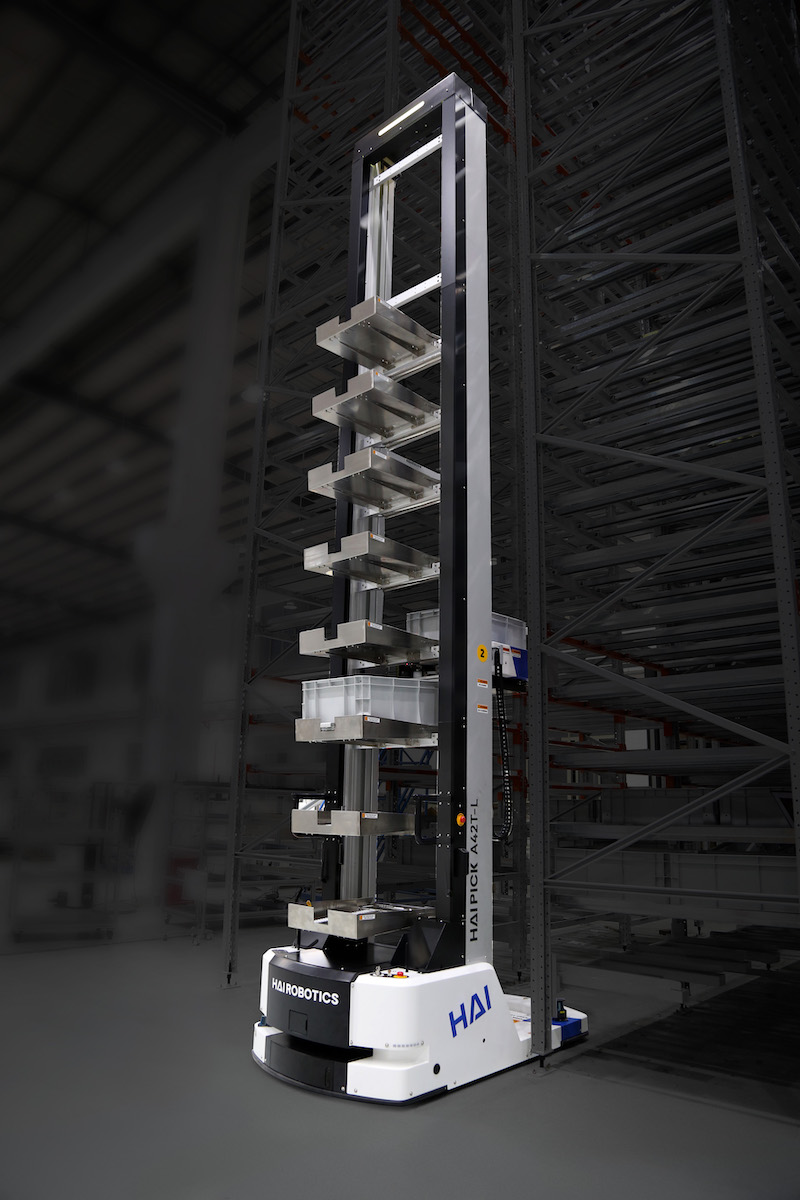Hai Robotics ‘world’s first’ telescopic grapple hook robot for warehouses