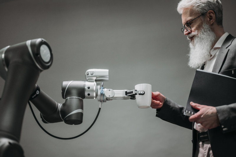 Imagen de la noticia: Por qué la automatización de fábricas ahora depende de trabajadores expertos en software (Robotics & Automation News)