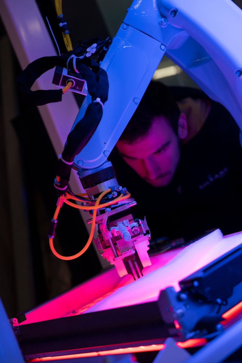 Imagen de la noticia: When robots start to feel: HBK and Siléane bring tactile intelligence to high-speed cosmetics packaging (Robotics & Automation News)