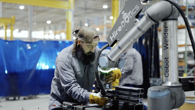 Veri merkezi altyapı şirketi Tate, 58 adet Hirebotics cobot ile kaynak verimliliğini 12 kat artırdı.